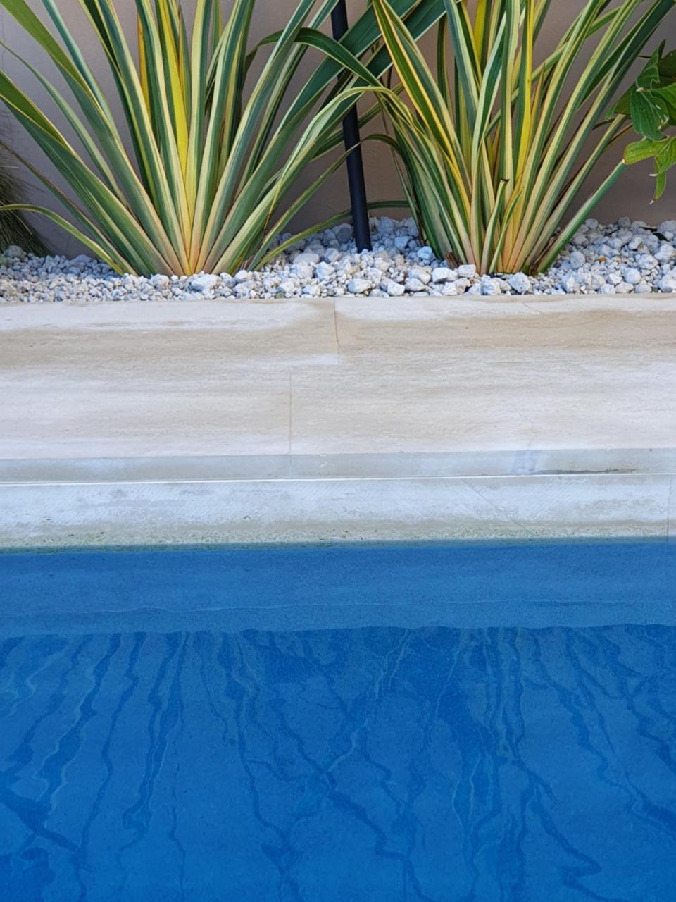 Fos Villa, A Luxe House With Private Heated Pool Galatás Extérieur photo